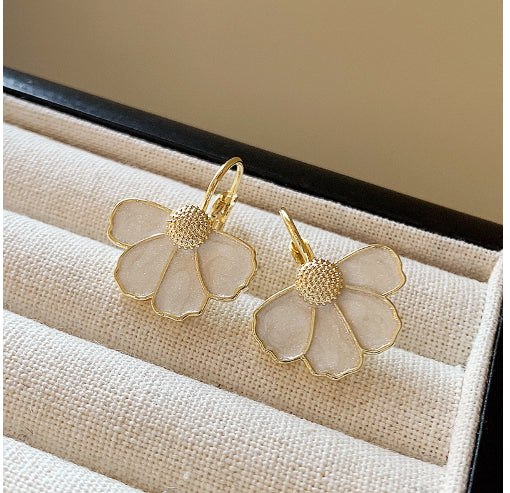 Pearl Earrings Stylish And Elegant Stud Earrings