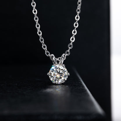 Moissanite 925 Sterling Silver Pendantlight Luxury Fashion-forward Necklace Accessory