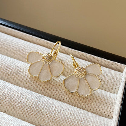 Pearl Earrings Stylish And Elegant Stud Earrings