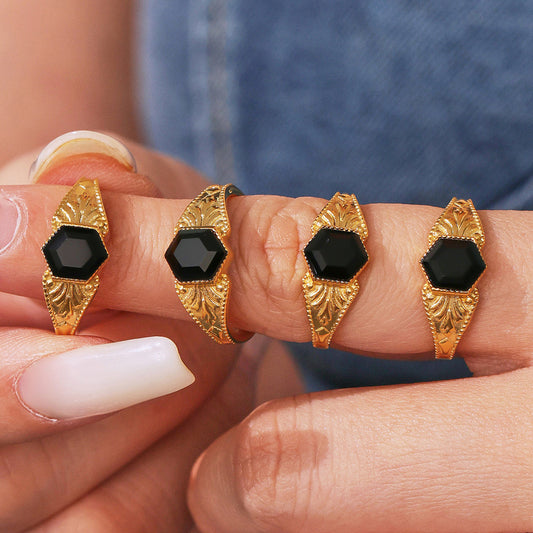 Stainless Steel Electroplated Patterned Vintage Ring With Black Natural Stone Inlay
