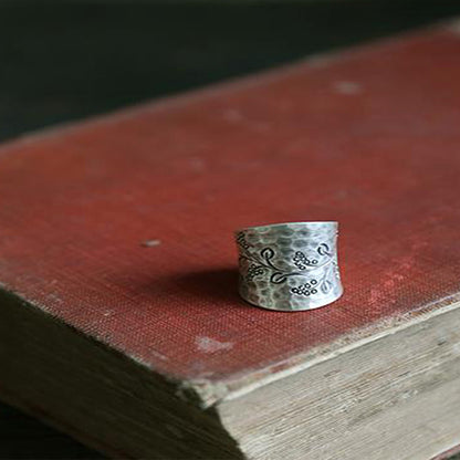 Retro Distressed-style Fashion Ring With An Adjustable Opening