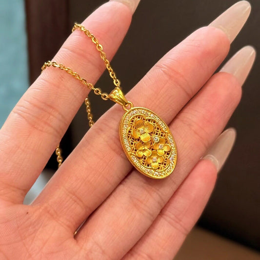 Flower-shaped Pendant Necklace With Intricately Carved Flower Filaments